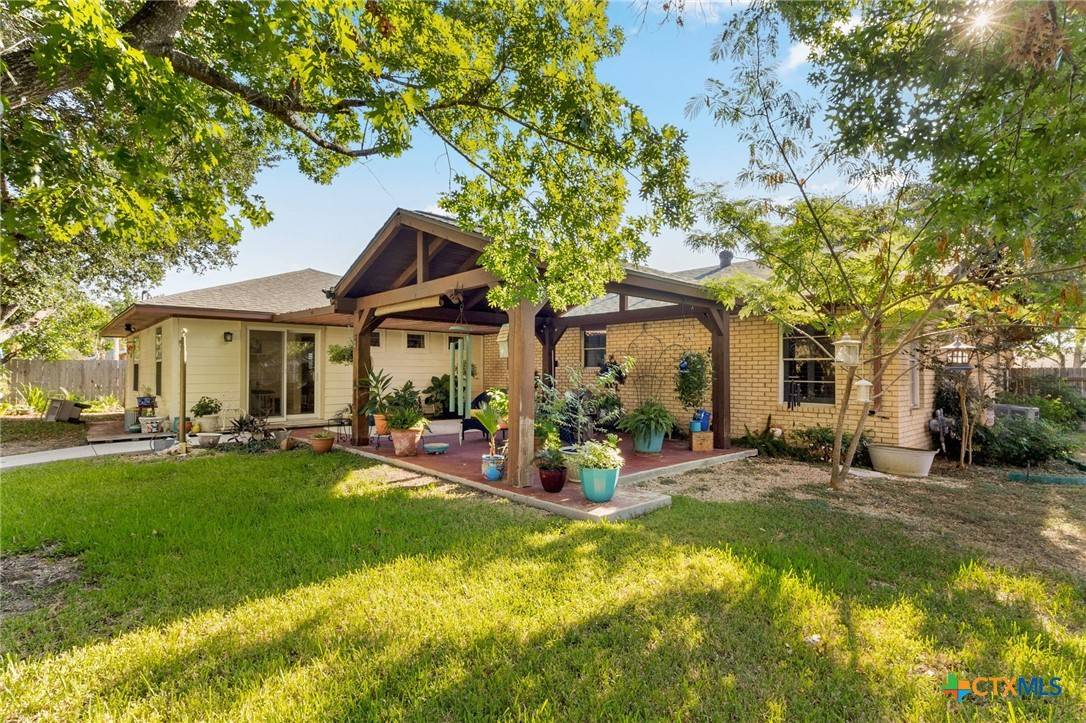 Seguin, TX 78155,612 Kathy DR