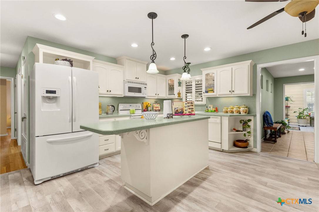 Seguin, TX 78155,612 Kathy DR