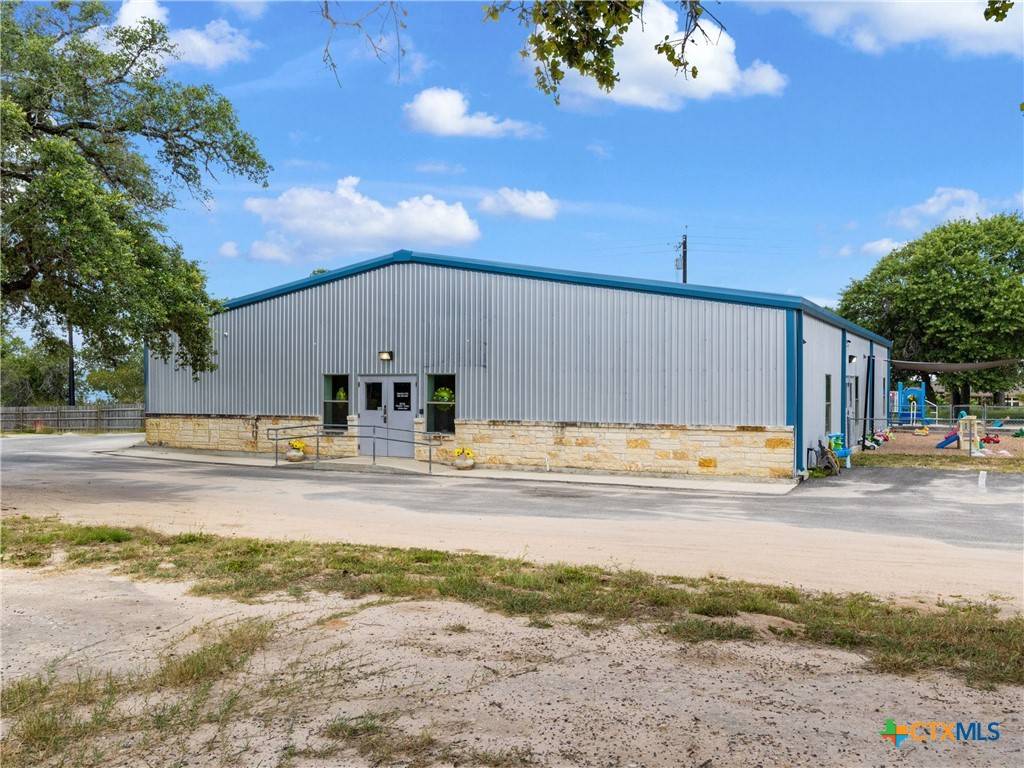 La Vernia, TX 78121,7218 Fm 775