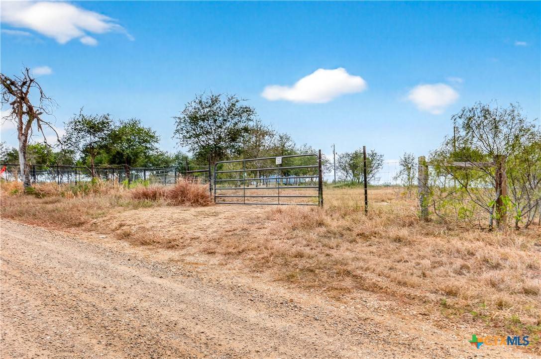 Waelder, TX 78959,1152 County Road 447
