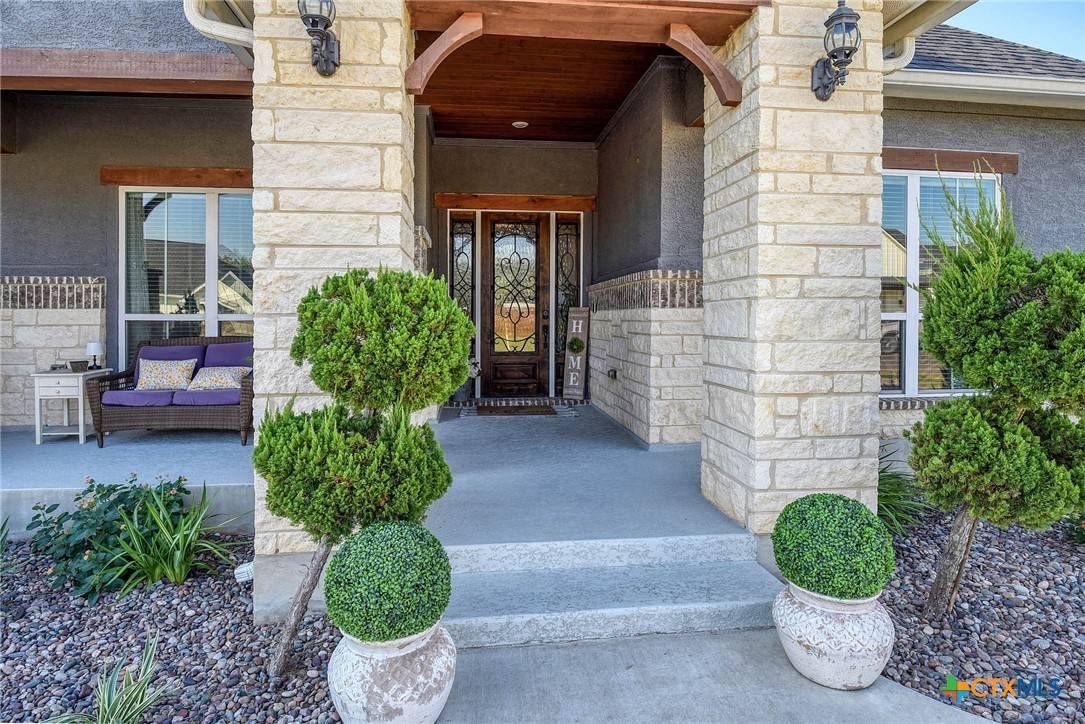 Shiner, TX 77984,222 August AVE