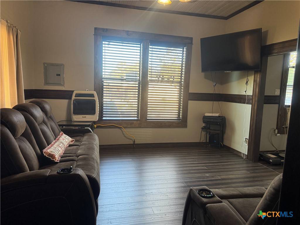 Yoakum, TX 77995,211 Martin ST