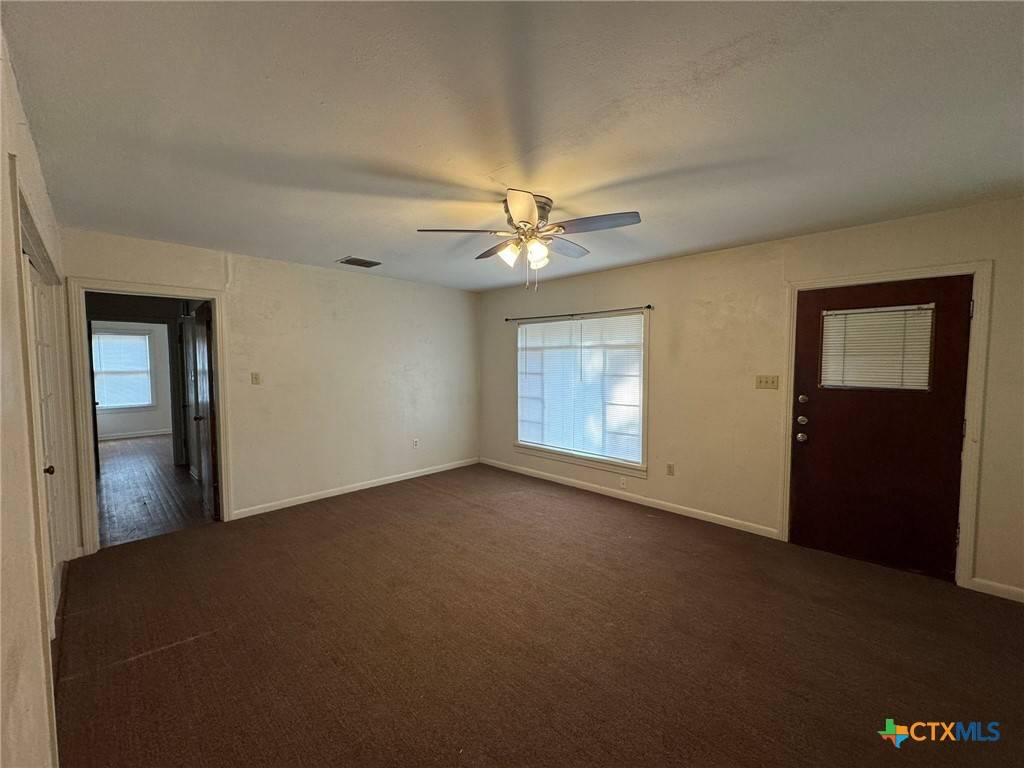 Seguin, TX 78155,429 Moore ST