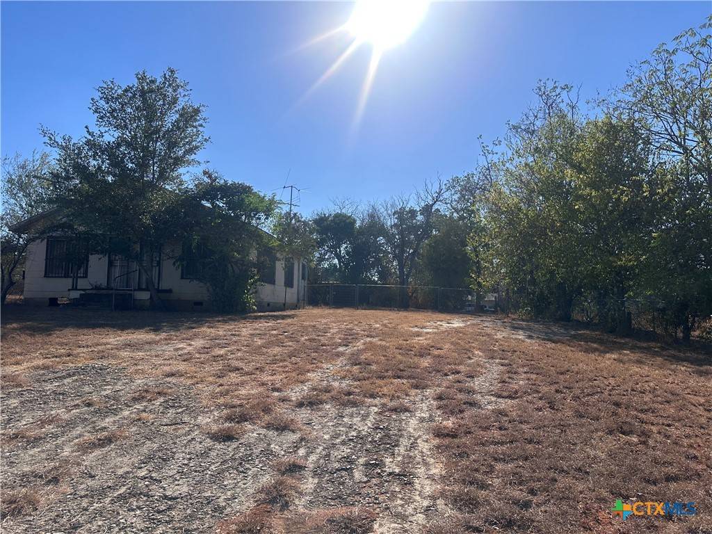 Stockdale, TX 78160,405 S 7th ST