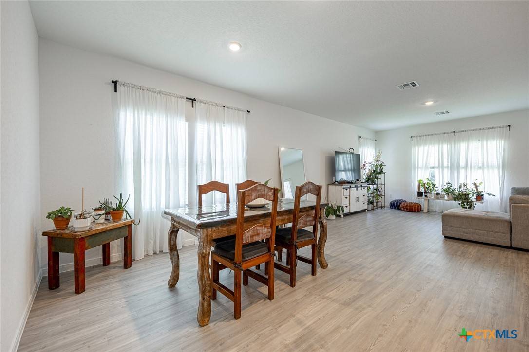 Seguin, TX 78155,209 Wolf Crest BLVD