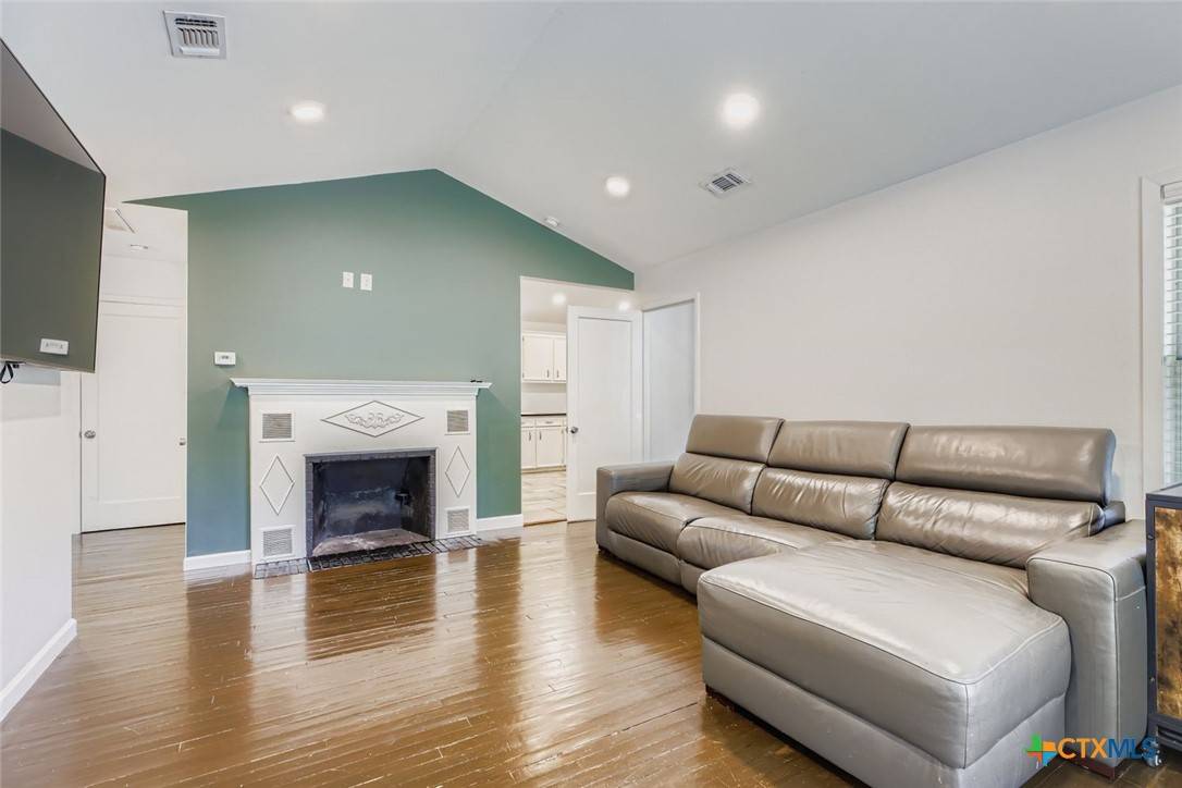 New Braunfels, TX 78130,969 N Liberty AVE