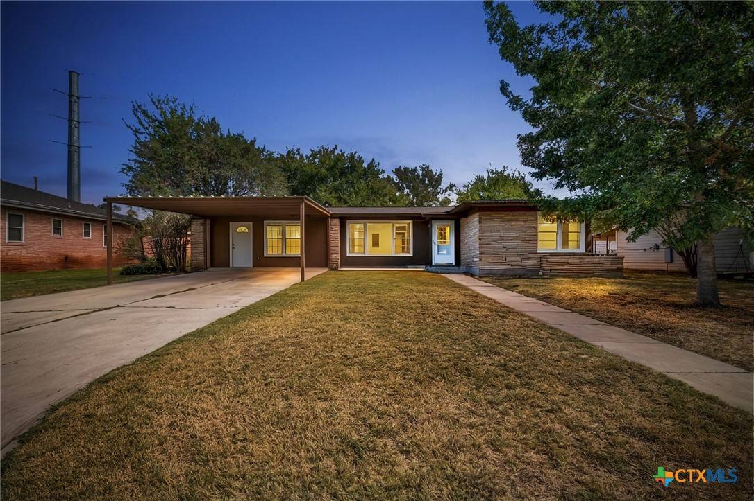 Luling, TX 78648,121 Hillcrest DR