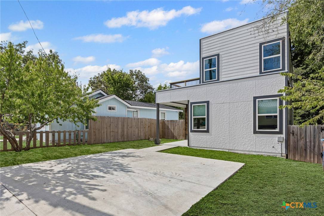 Lockhart, TX 78644,813 Chihuahua ST