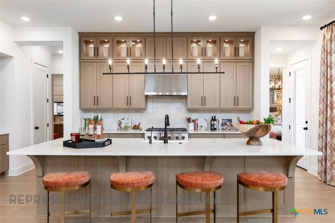 Castroville, TX 78009,237 Lacey Oak