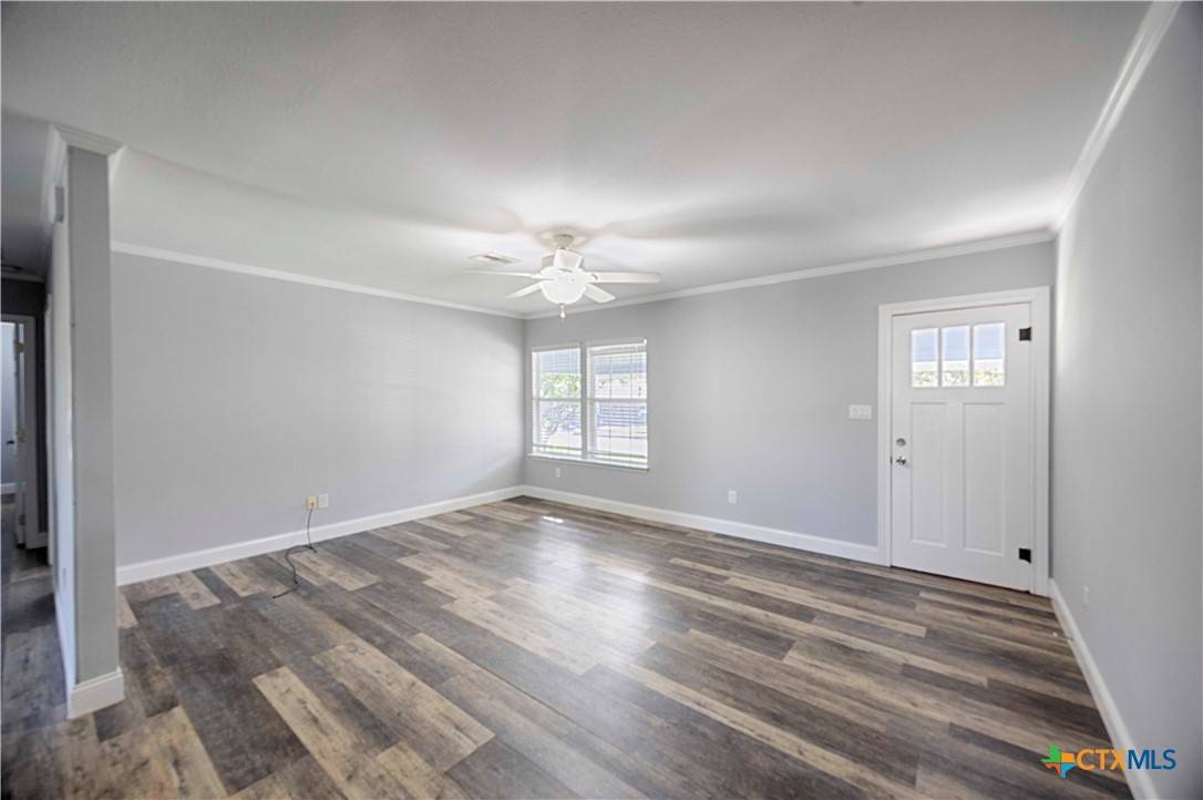 Hallettsville, TX 77964,107 Crockett ST