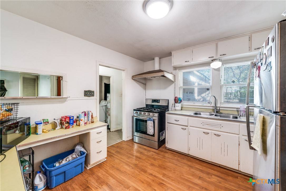 Seguin, TX 78155,1068 E Walnut ST