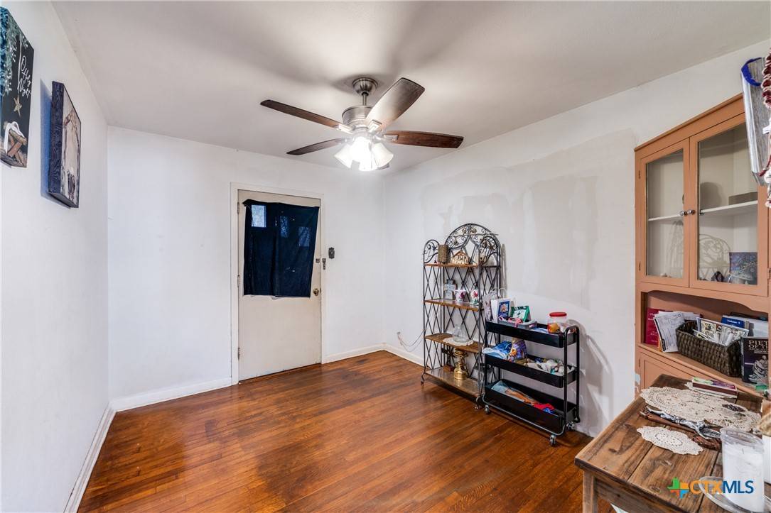 Seguin, TX 78155,1068 E Walnut ST