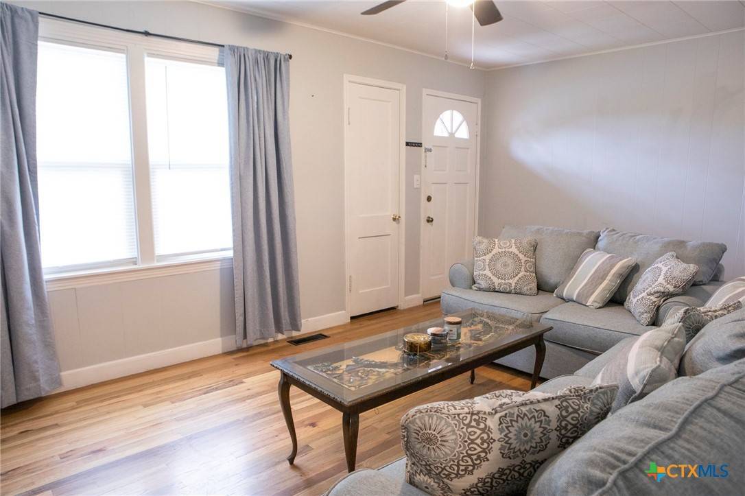 Lampasas, TX 76550,206 N Arnold ST