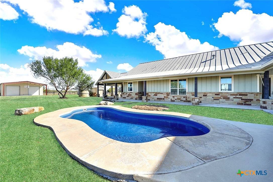 Falls City, TX 78113,3498 County Road 215