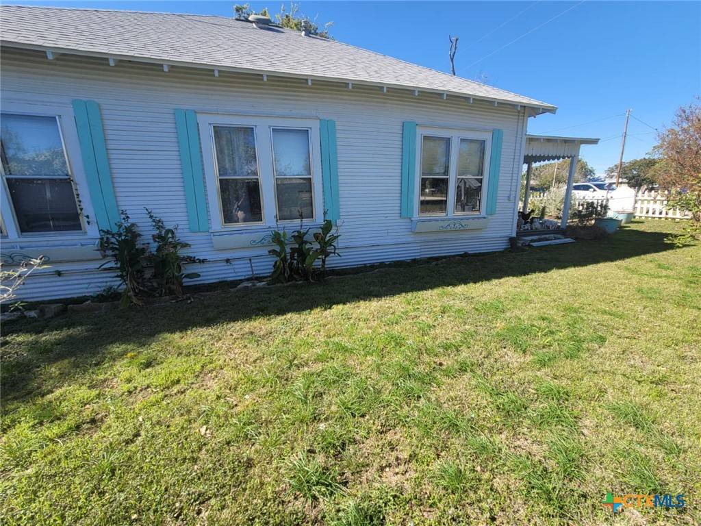 Lometa, TX 76853,504 E Walnut ST