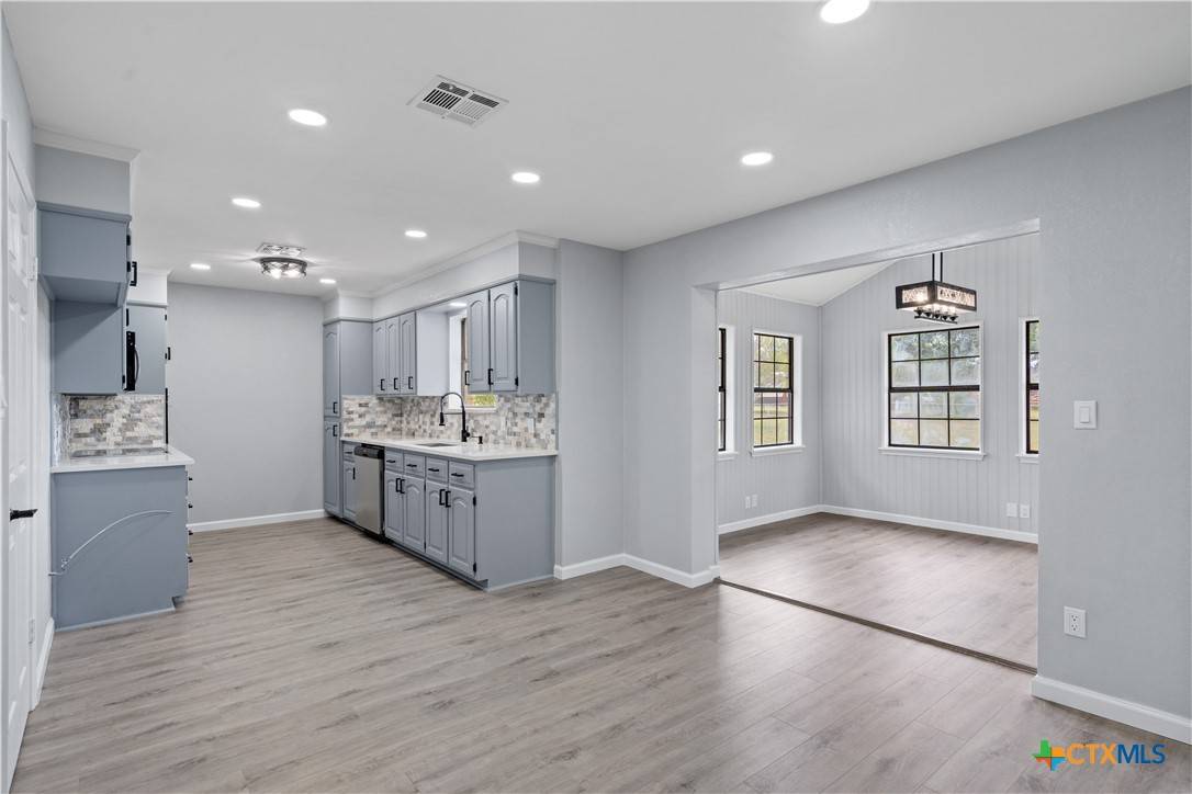 Bruceville Eddy, TX 76524,105 Melissa ST