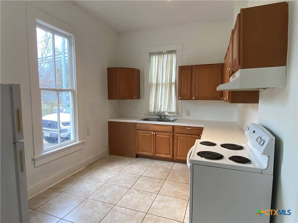 Seguin, TX 78155,403 E Elm ST