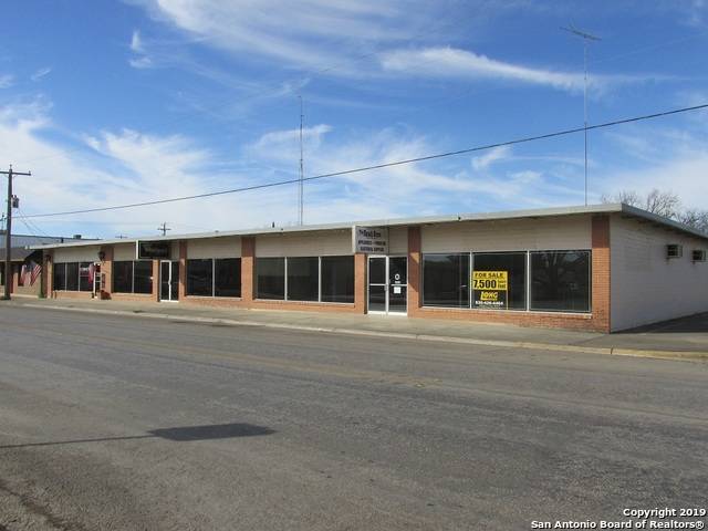 Hondo, TX 78861-1733,1602 AVENUE M