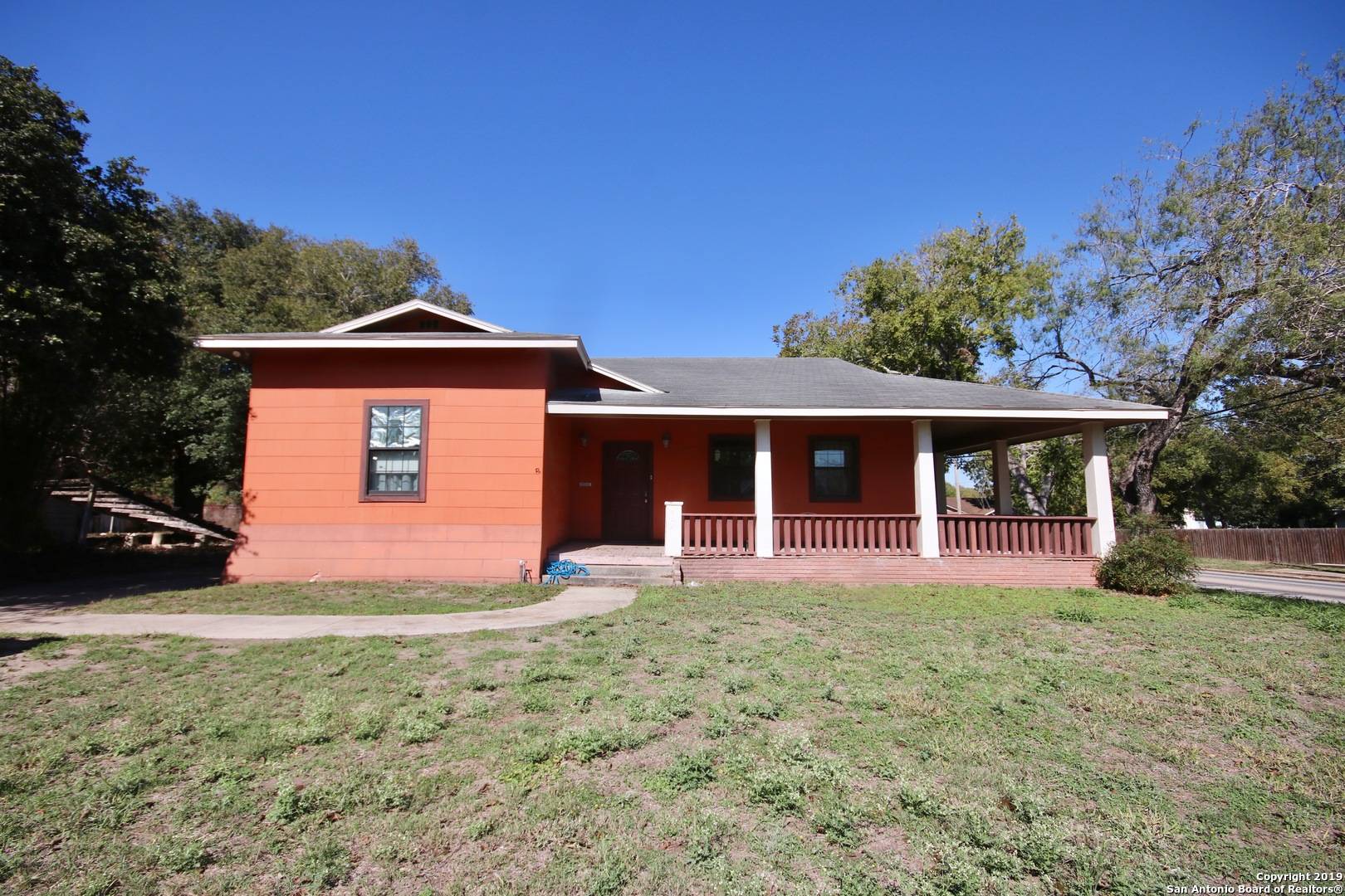 Kenedy, TX 78119,504 Live Oak St