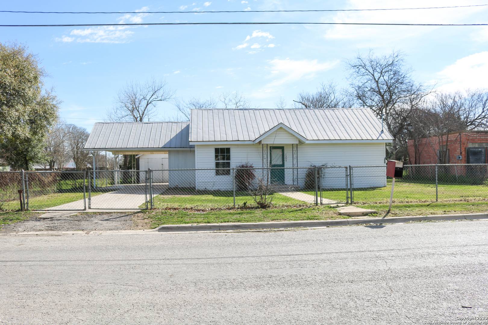 Hondo, TX 78861-1325,1303 AVENUE K