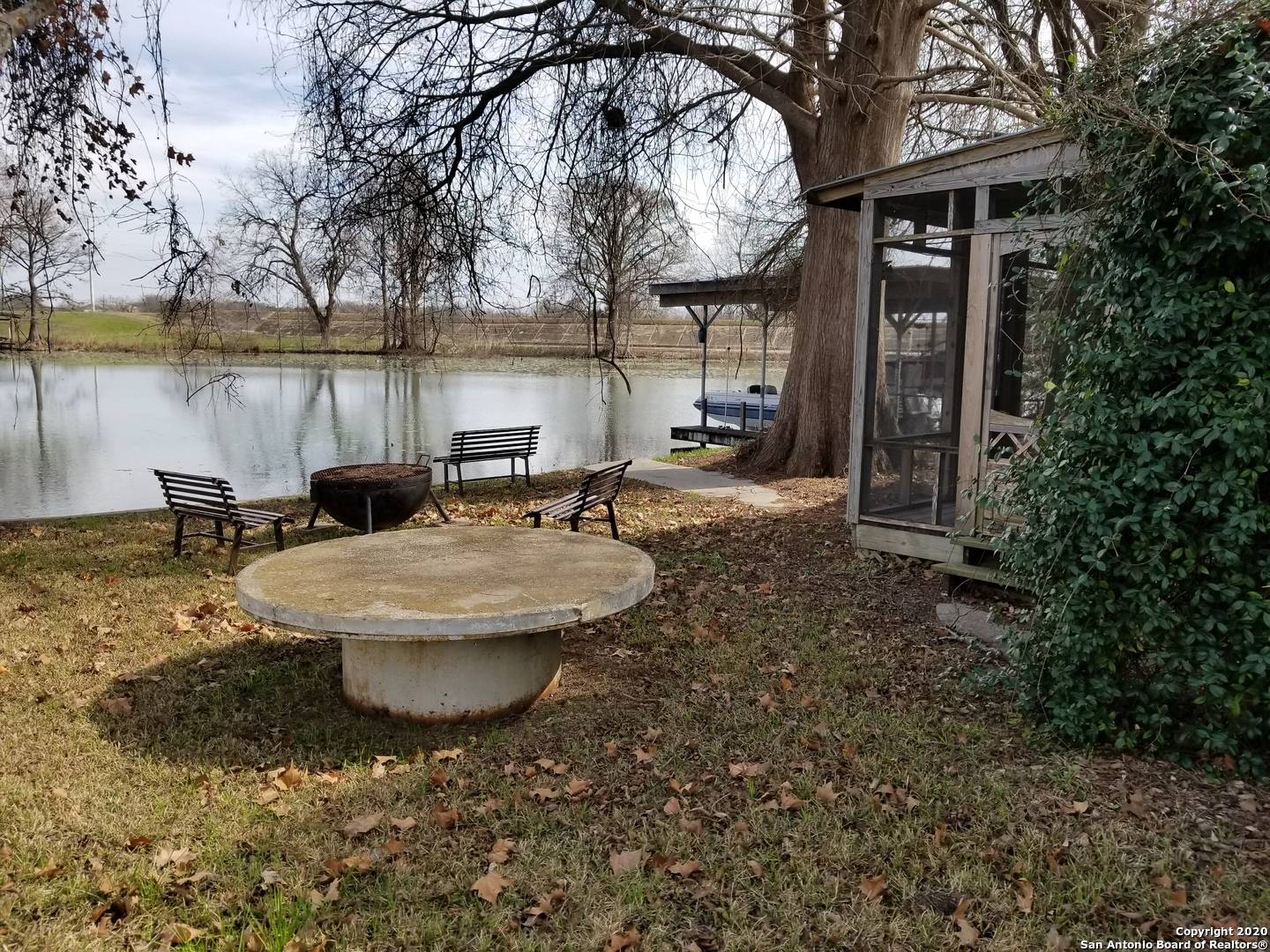 Mcqueeney, TX 78123-3543,484 ISLE OF VIEW DR