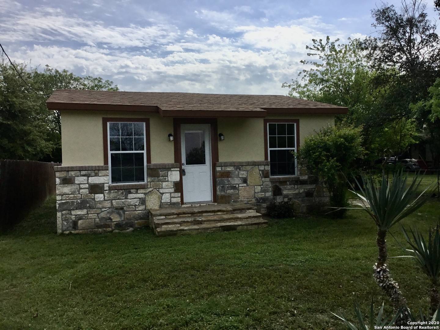 Hondo, TX 78861,1105 1/2 Avenue S