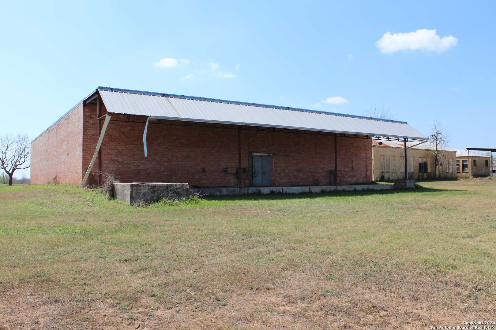 Yancey, TX 78886-4017,330 COUNTY ROAD 743