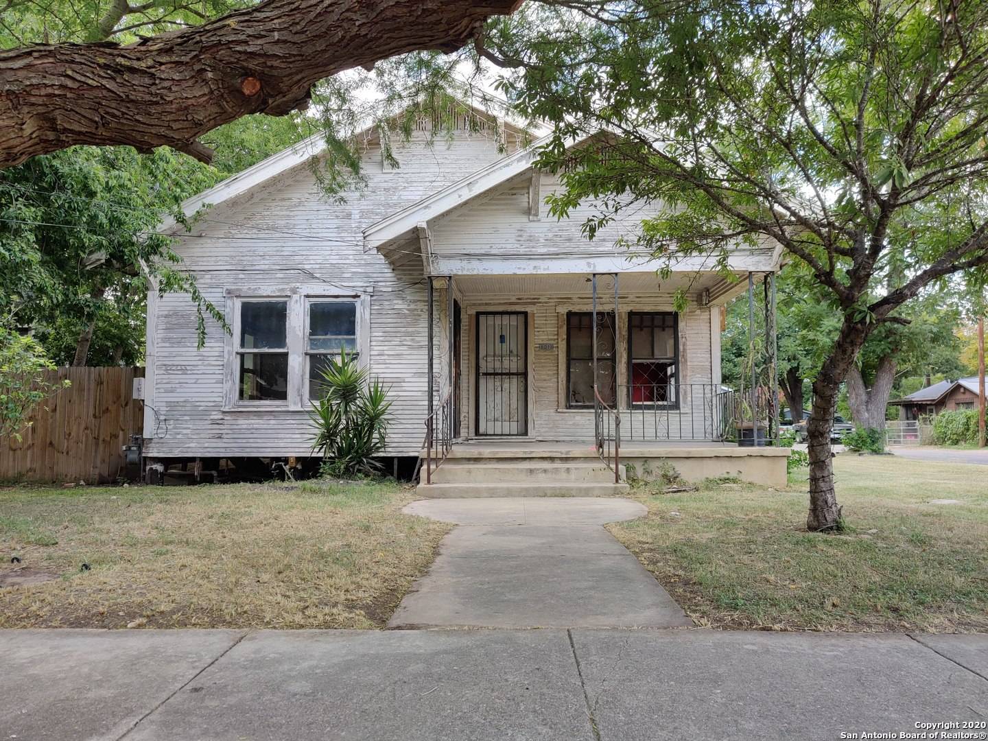 San Antonio, TX 78202-1302,1011 BURLESON