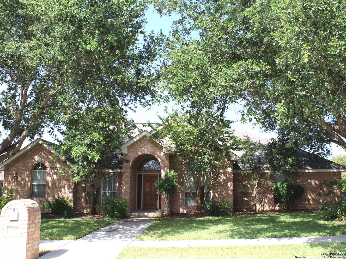 La Vernia, TX 78121-4260,105 LAUREN CT