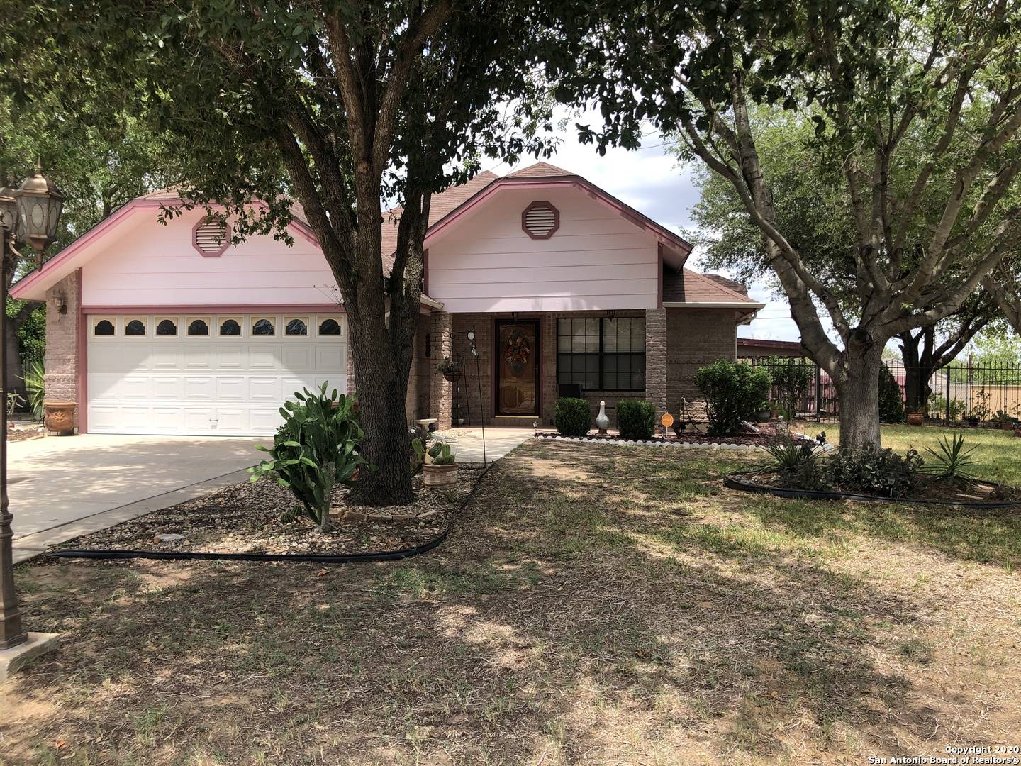 Carrizo Springs, TX 78834,407 Loma Blanca Rd