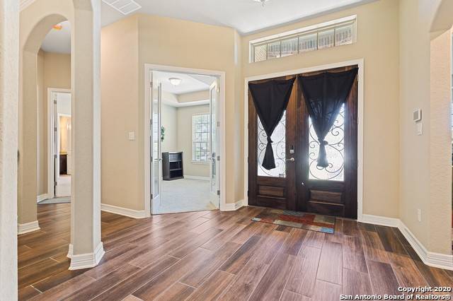 Castroville, TX 78009,117 Flower Mound