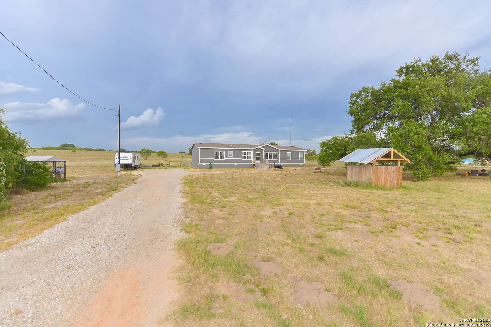 Devine, TX 78016,322 County Road 7755