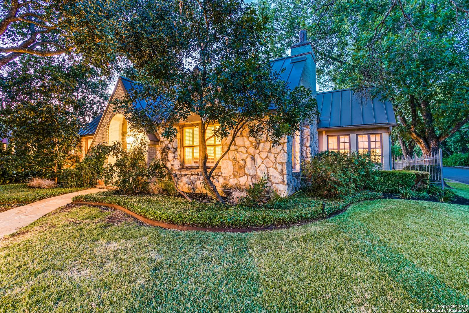 Alamo Heights, TX 78209-3840,127 ROSEMARY AVE