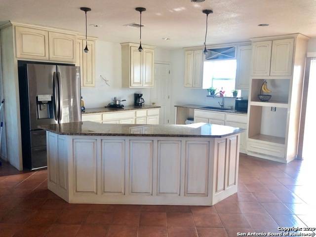 Natalia, TX 78059,526 County Road 6723