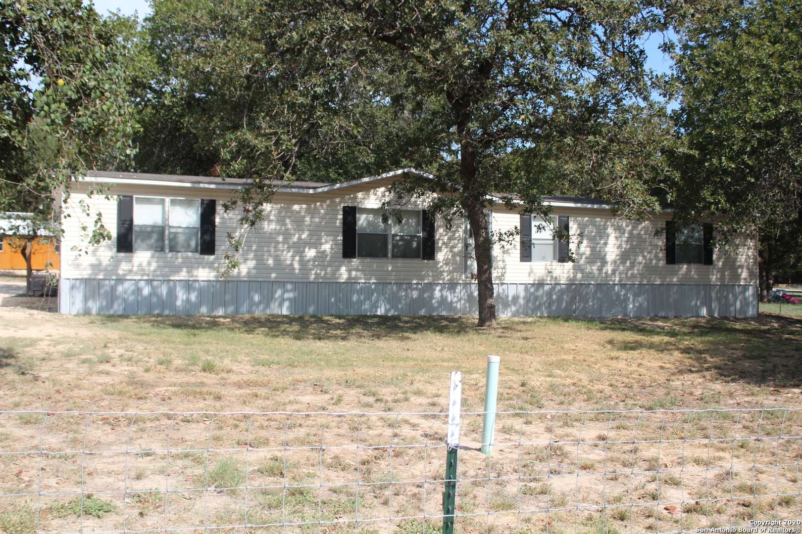 Adkins, TX 78101-2750,104 Encino Bonito