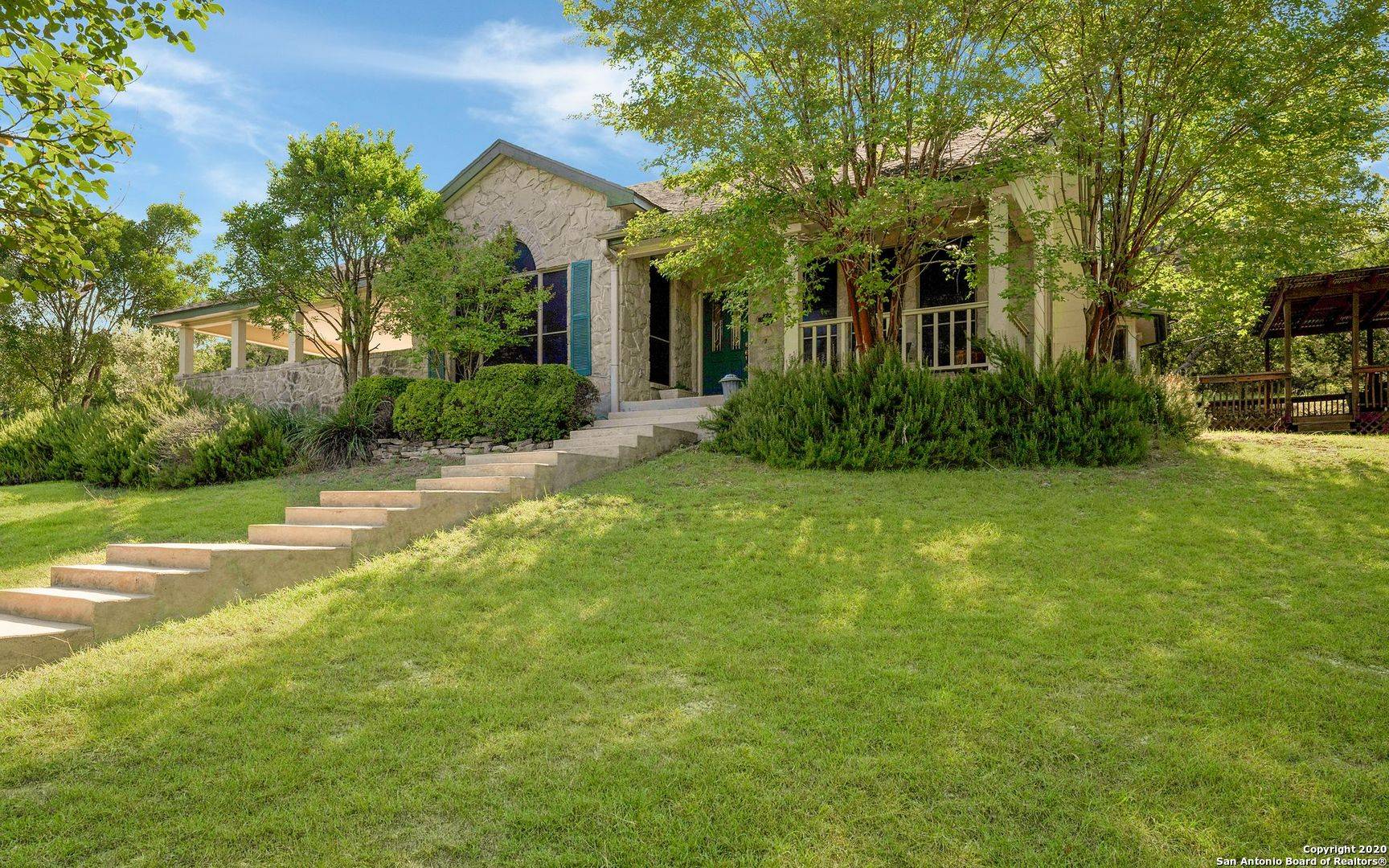 Boerne, TX 78006-5738,611 PLEASANT VALLEY DR