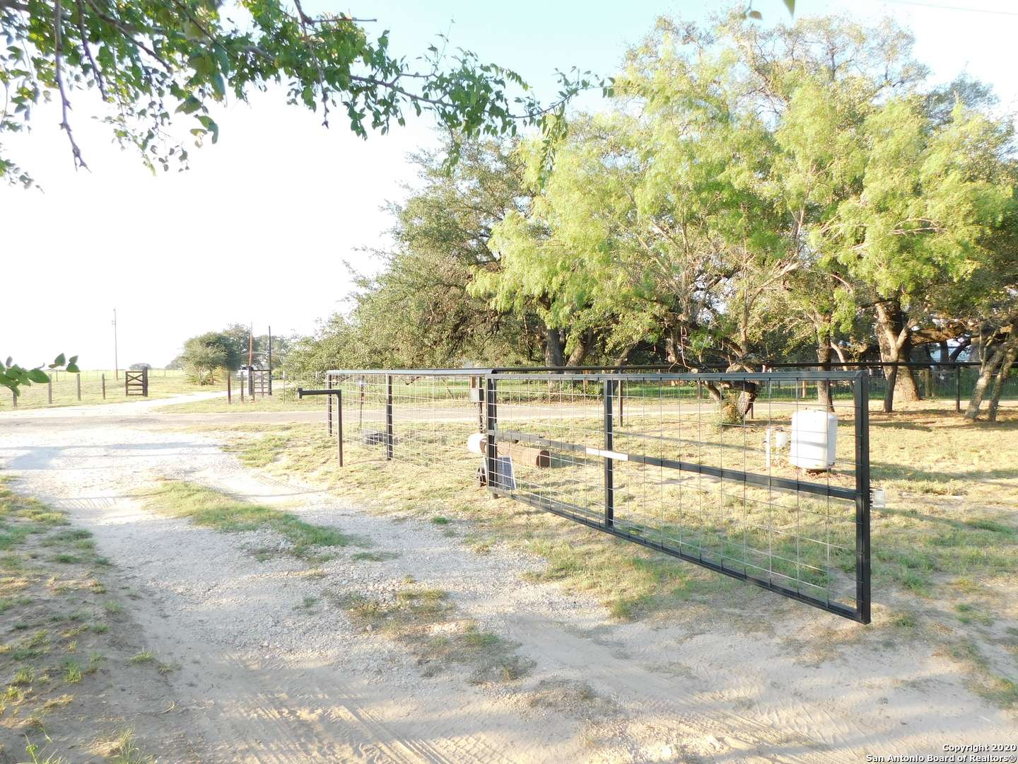 Devine, TX 78016-4501,912 COUNTY ROAD 777