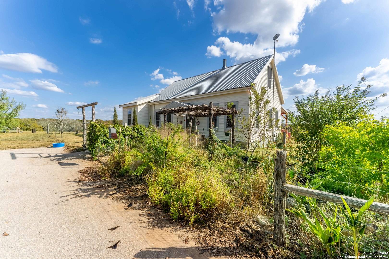 La Vernia, TX 78121-4909,878 COUNTY ROAD 339