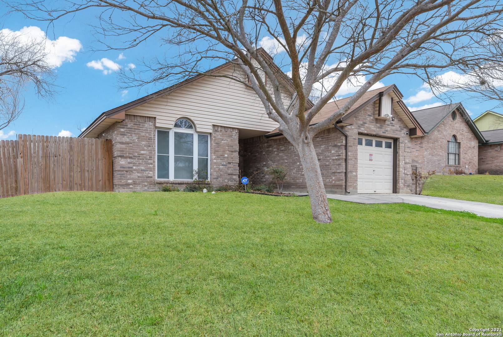 Schertz, TX 78108,3413 Country View