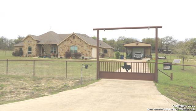 La Vernia, TX 78121-4761,201 ROSEWOOD DR