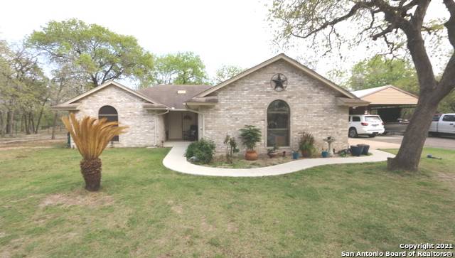 Floresville, TX 78114-4401,122 MONTESITO LN