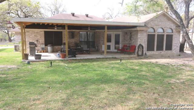 Floresville, TX 78114-4401,122 MONTESITO LN