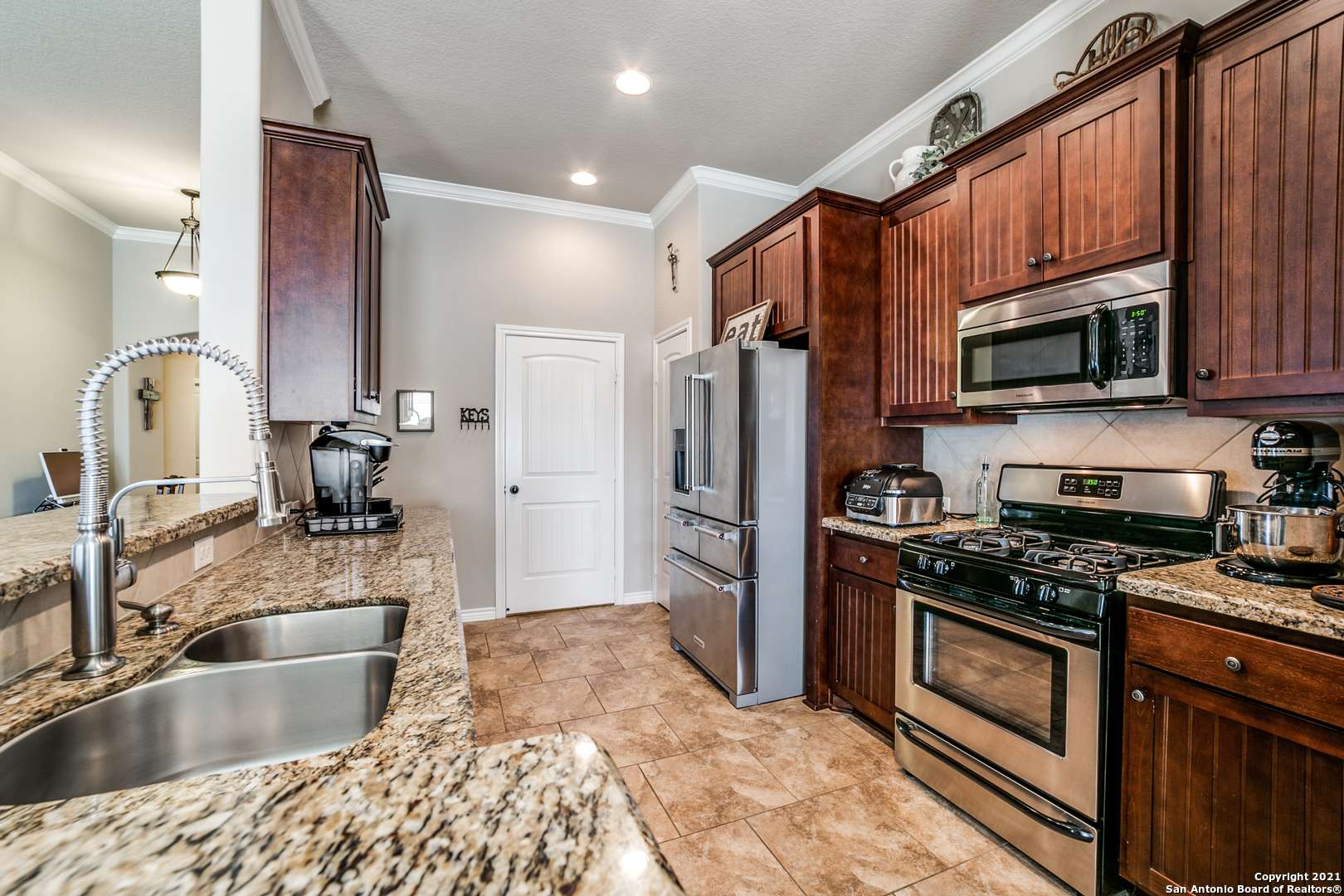 Devine, TX 78016,319 COUNTY ROAD 7755