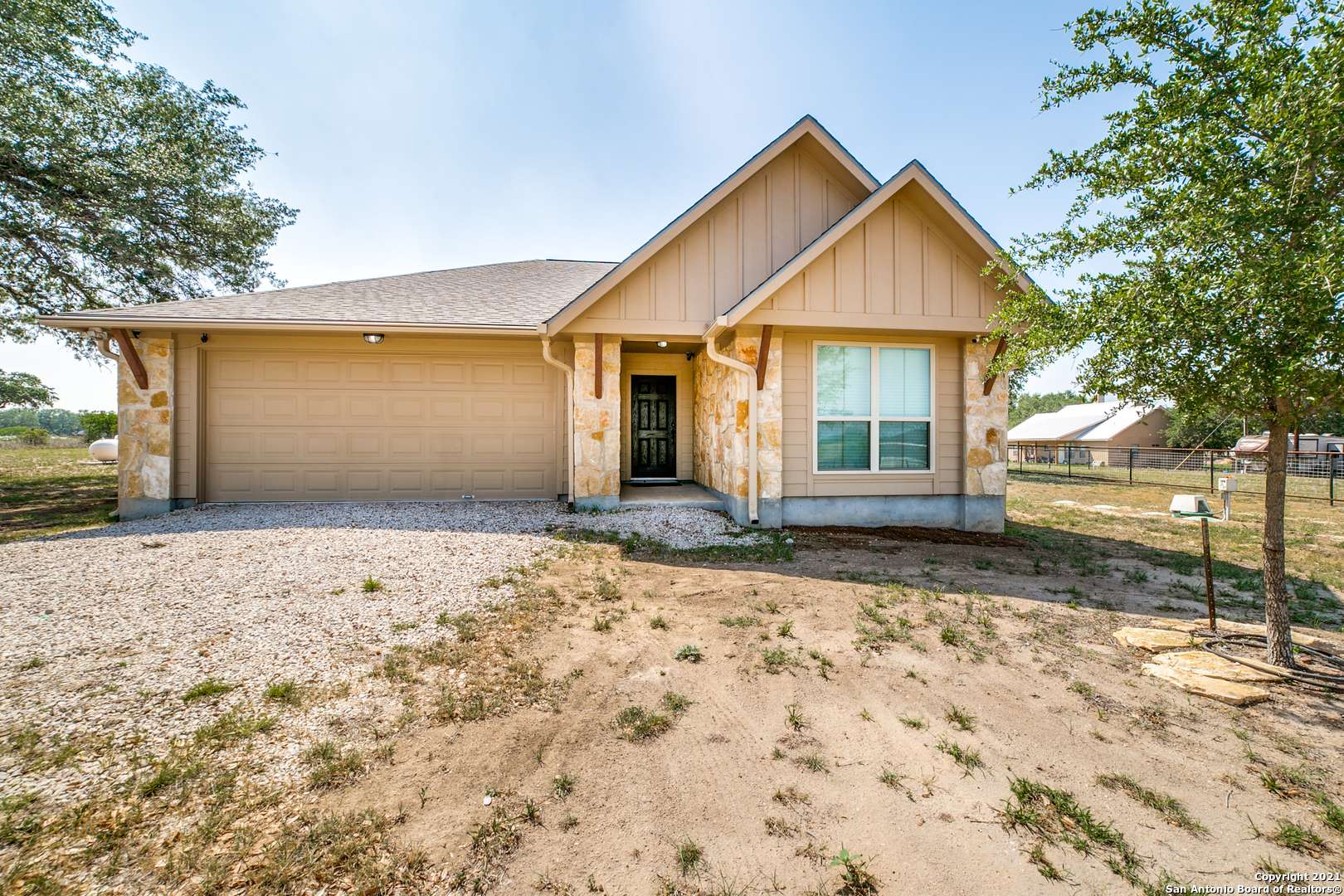 Devine, TX 78016,319 COUNTY ROAD 7755