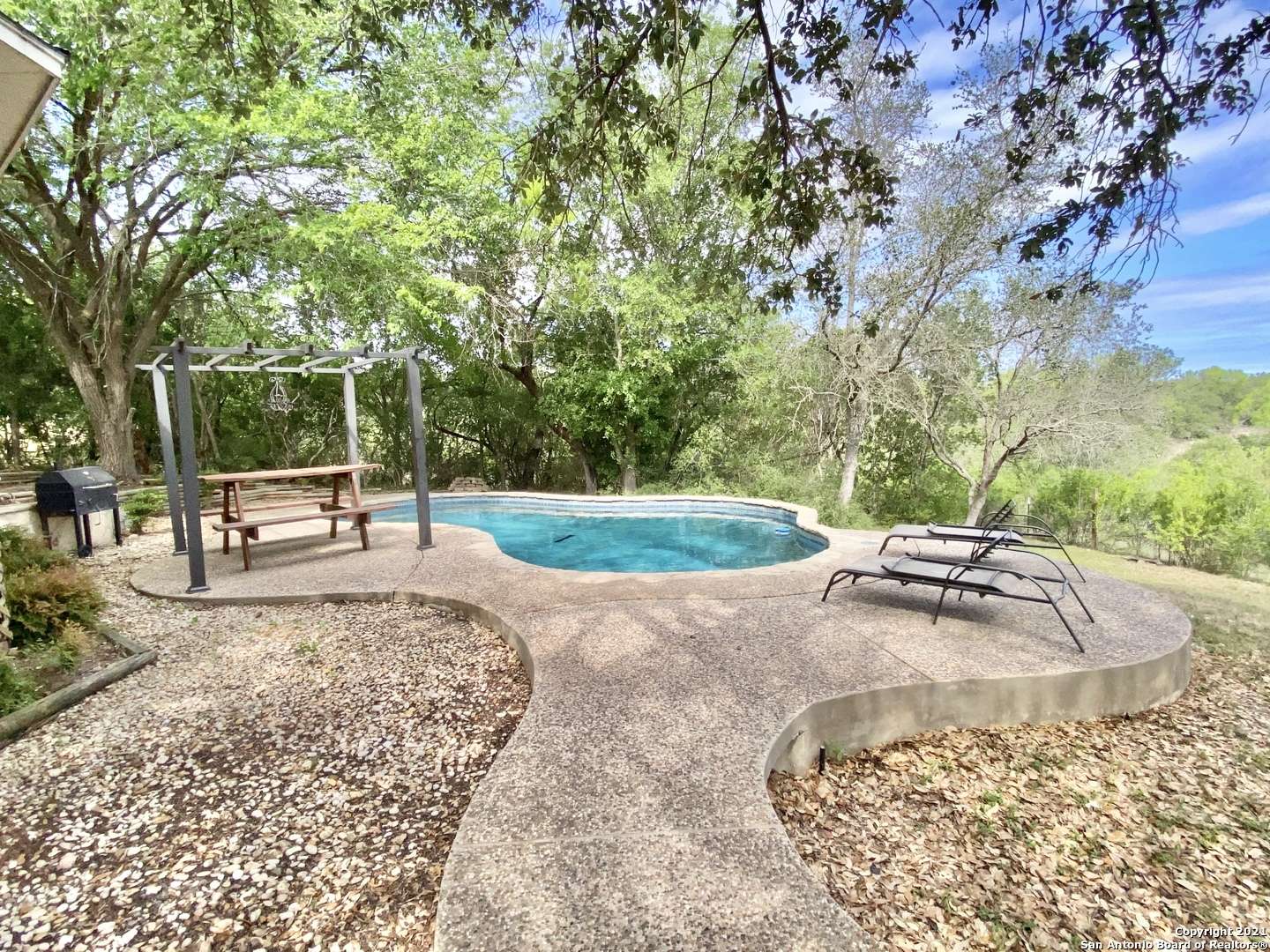 Castroville, TX 78009-5600,114 COUNTY ROAD 4721