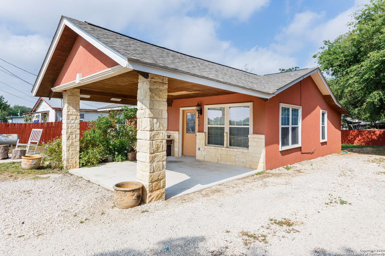 Von Ormy, TX 78073-5879,195 ROBLES ST