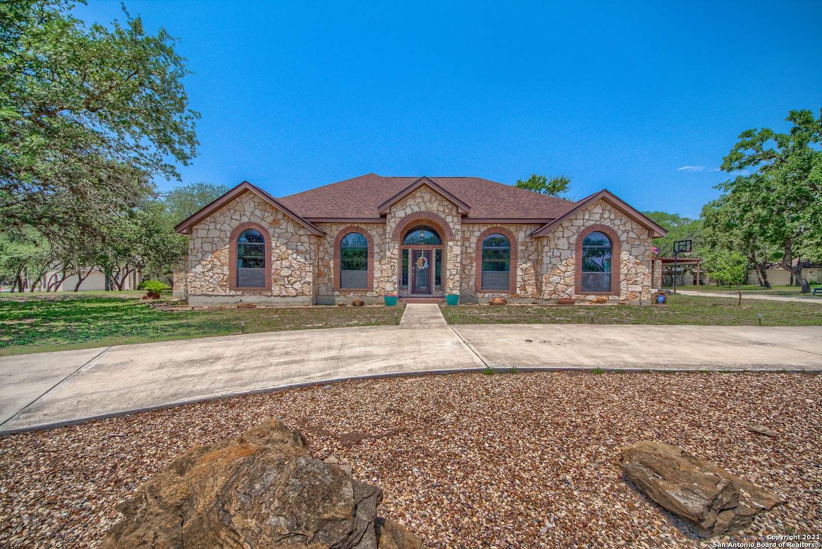 La Vernia, TX 78121-5687,229 LEGACY TRAIL DR