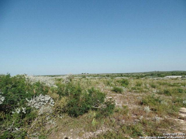 Uvalde, TX 78801,6 Beavers Knoll