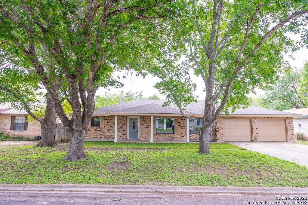 Uvalde, TX 78801,113 WILLIAM ST