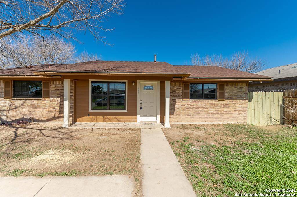 Uvalde, TX 78801,444 MELODY LN